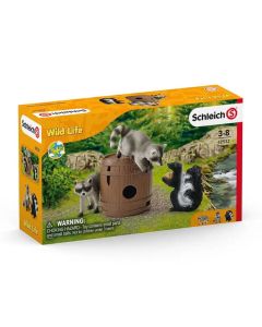 Schleich 42532 Csínytevő mosómedvék és borz dióval
